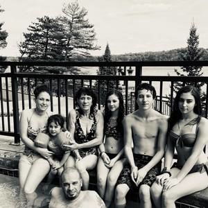 Meet your Posher, Monica